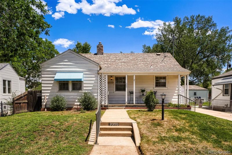 3990 S Logan St, Englewood, CO 80113