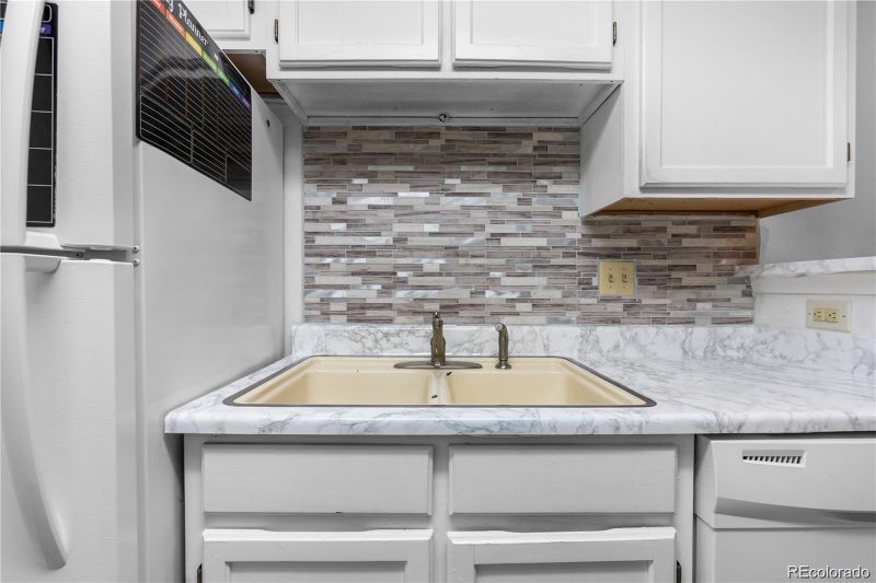 910 S Walden St #206, Aurora, CO 80017
