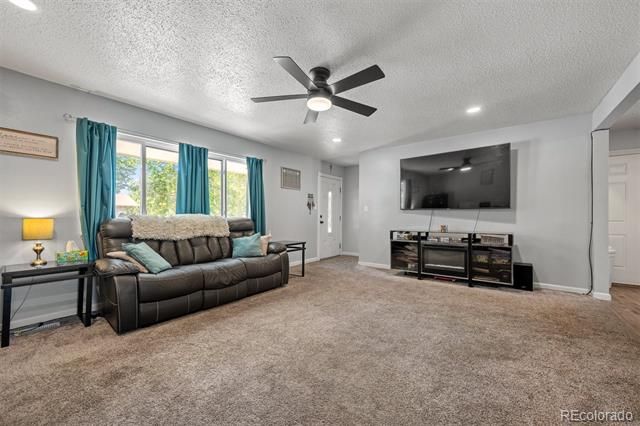 40 Normandy Cir, Pueblo, CO 81001
