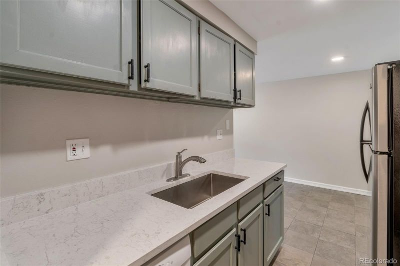 130 E Highline Cir #103, Centennial, CO 80122
