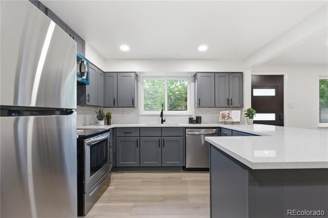 6033 Hoyt Ct, Arvada, CO 80004