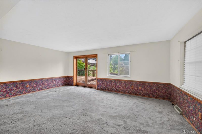 6048 S Locust Cir, Centennial, CO 80111