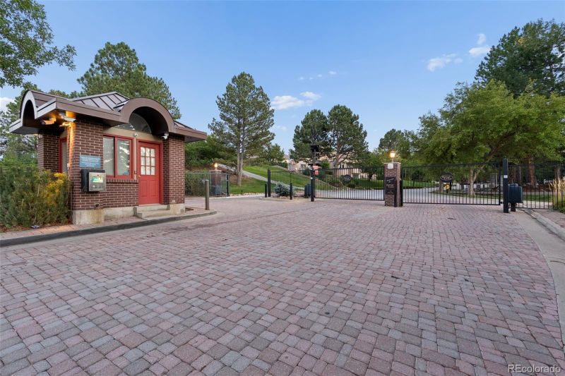 8571 Colonial Dr, Lone Tree, CO 80124