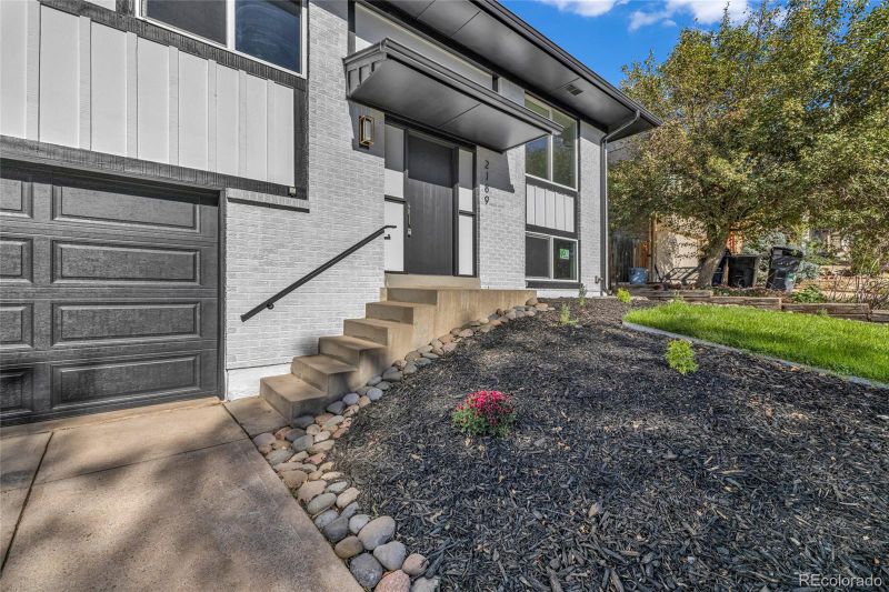 2189 S Coors Cir, Lakewood, CO 80228