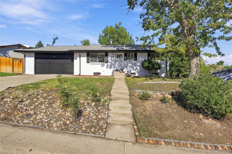 11213 W Briarwood Dr, Lakewood, CO 80226