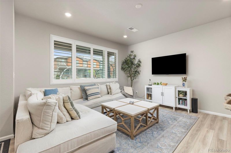 6078 N Lisbon St, Aurora, CO 80019