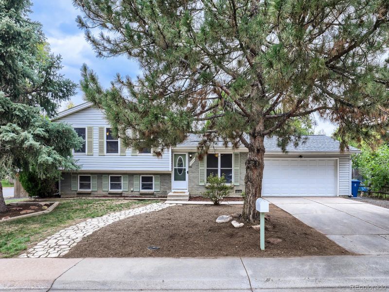 16398 E Warren Ave, Aurora, CO 80013