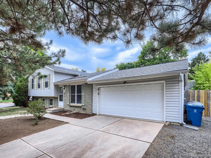 16398 E Warren Ave, Aurora, CO 80013