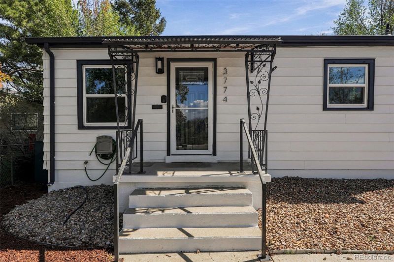 3774 S Delaware St, Englewood, CO 80110