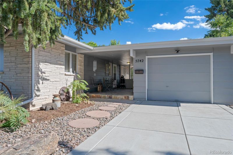 5742 W Chestnut Ave, Littleton, CO 80128