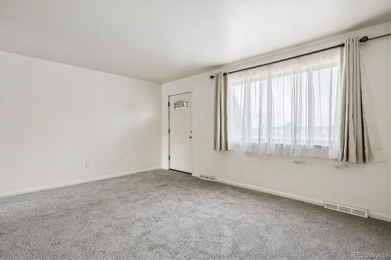 953 S Yarrow St, Lakewood, CO 80226