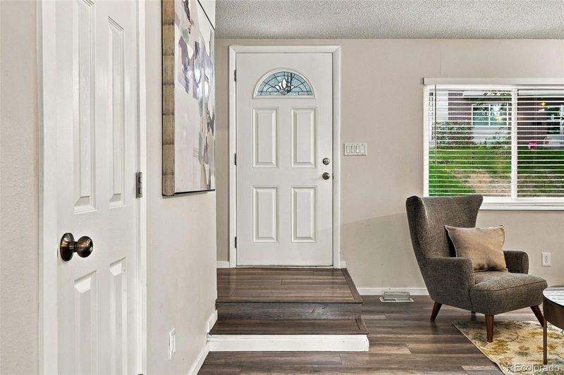 525 S Xenon Ct, Lakewood, CO 80228