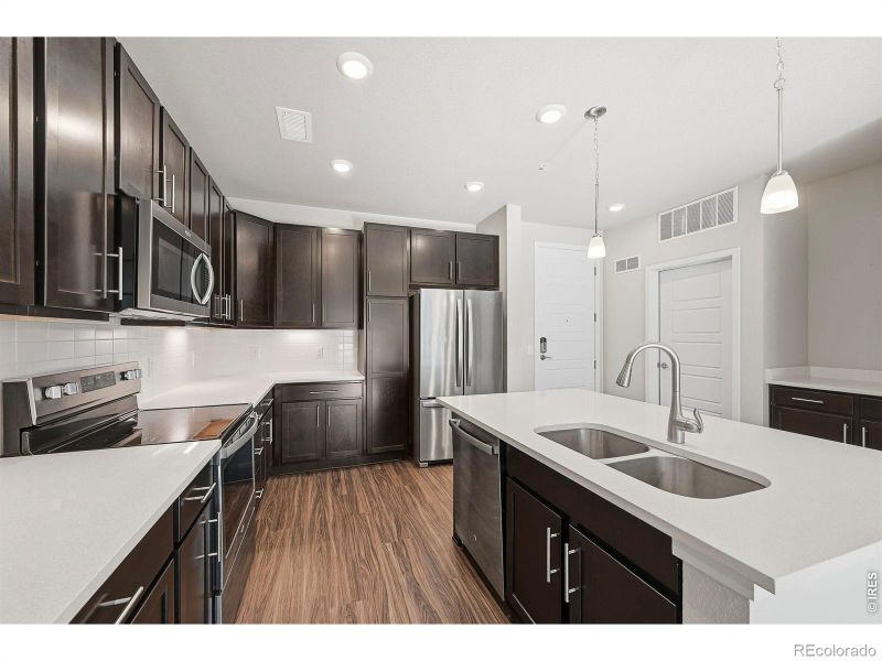 420 E Fremont Pl #206, Littleton, CO 80122