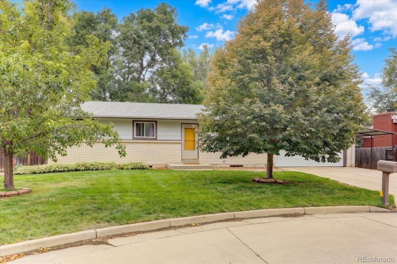 2558 Balsam St, Lakewood, CO 80214