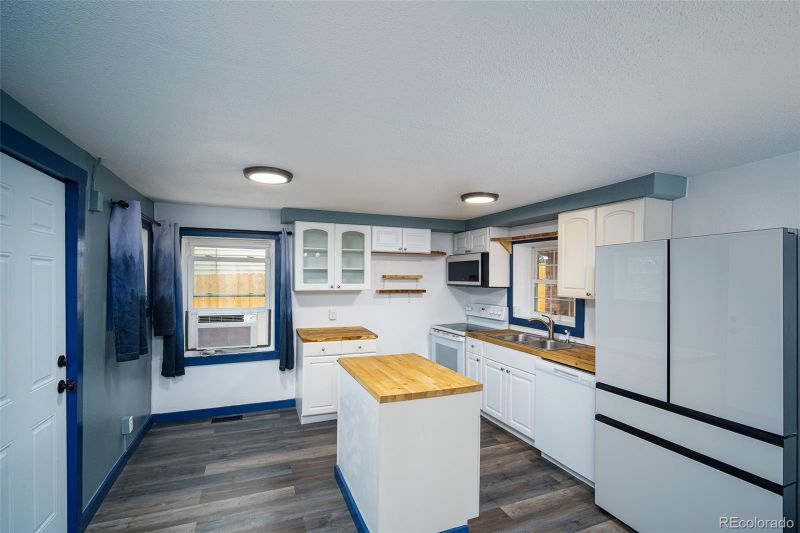 1240 S Navajo St, Denver, CO 80223