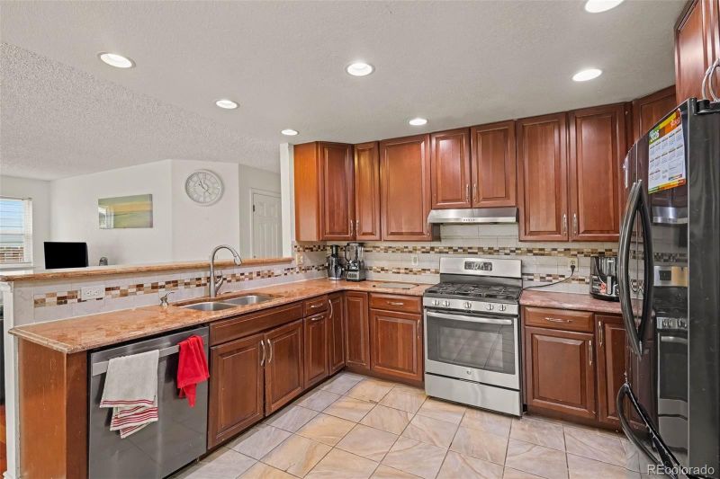 2424 S Salida Way, Aurora, CO 80013