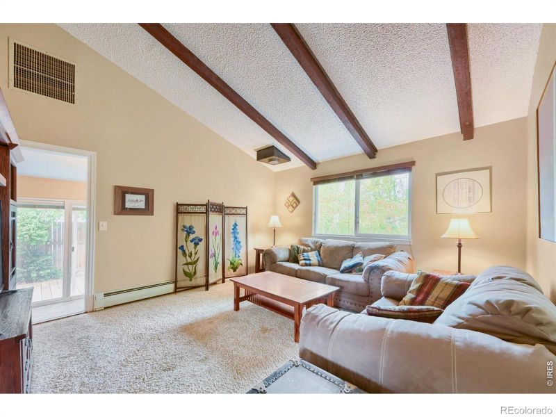 2542 Cambridge Dr, Longmont, CO 80503