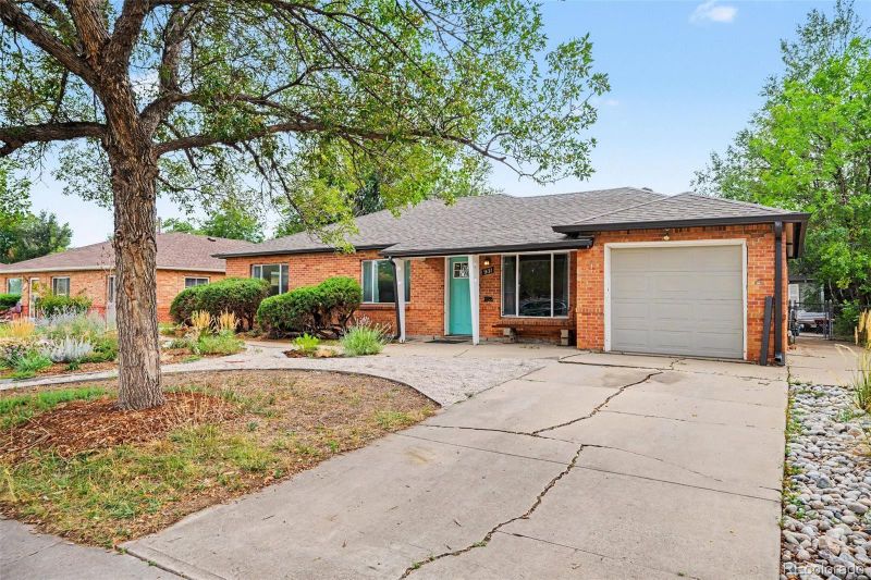 931 Tucson St, Aurora, CO 80011