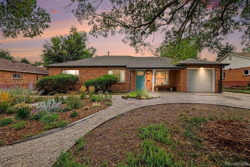 931 Tucson St, Aurora, CO 80011