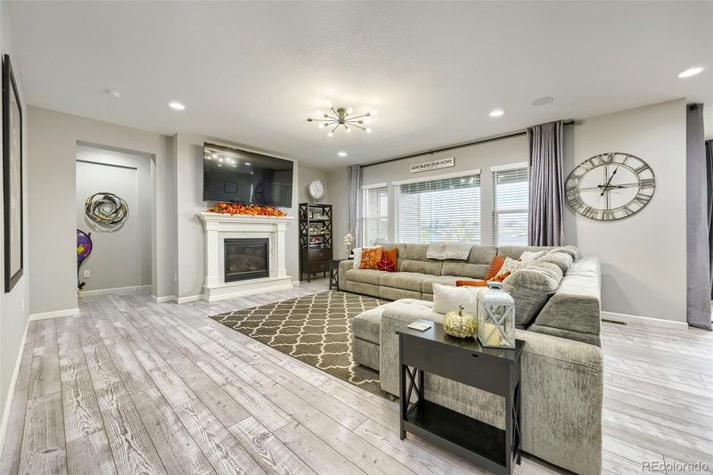 18471 W 93rd Pl, Arvada, CO 80007