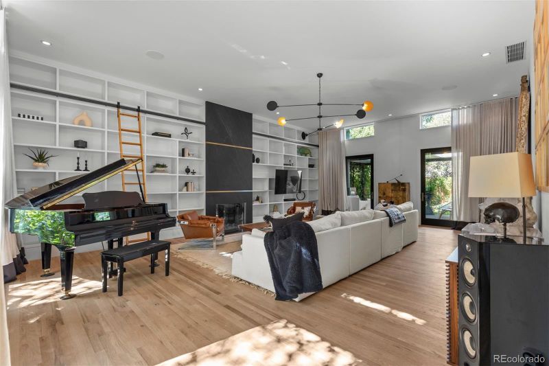 275 Vine St, Denver, CO 80206