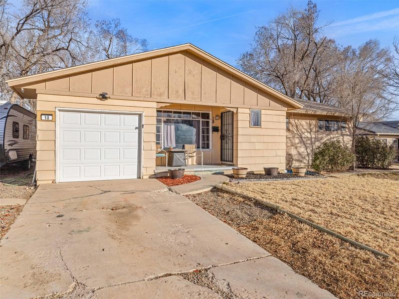 18 Dundee Ln, Pueblo, CO 81001