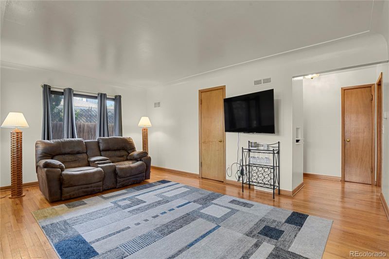 2371 Joliet St, Aurora, CO 80010