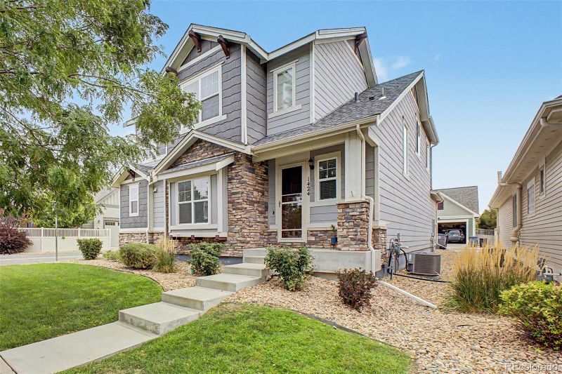 1424 Bluemoon Dr, Longmont, CO 80504