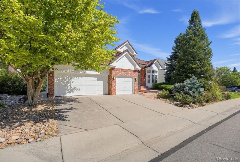 825 Huntington Dr, Highlands Ranch, CO 80126