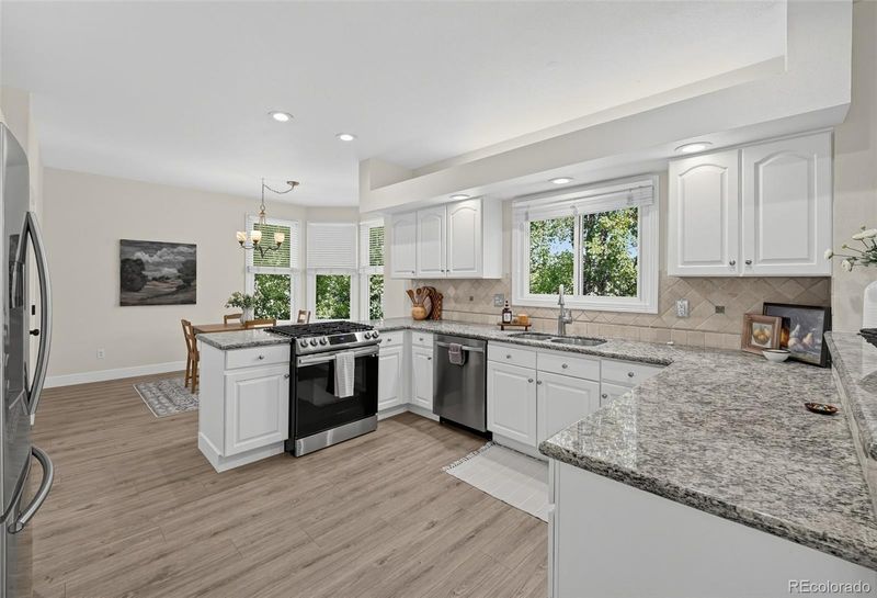 825 Huntington Dr, Highlands Ranch, CO 80126