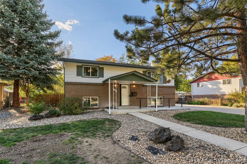 8427 Sheridan Ct, Arvada, CO 80003