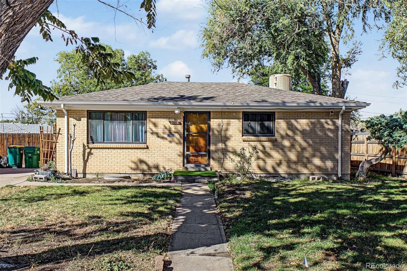 3015 Carson St, Aurora, CO 80011