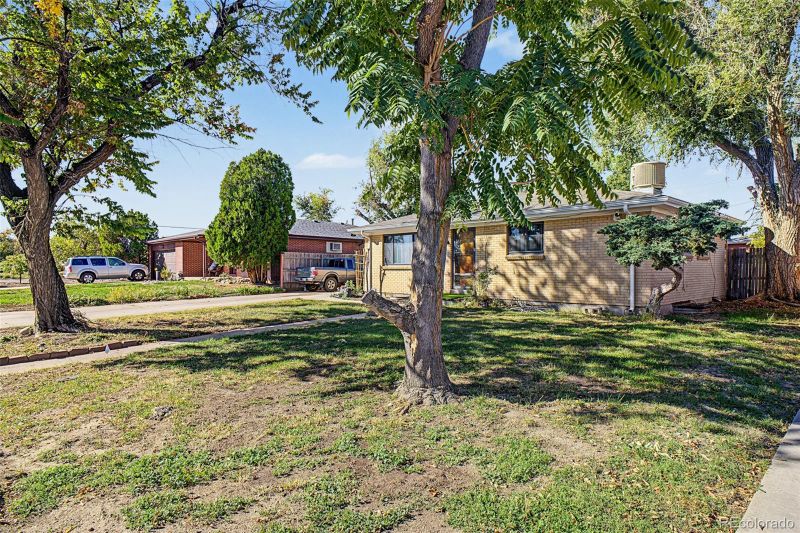 3015 Carson St, Aurora, CO 80011