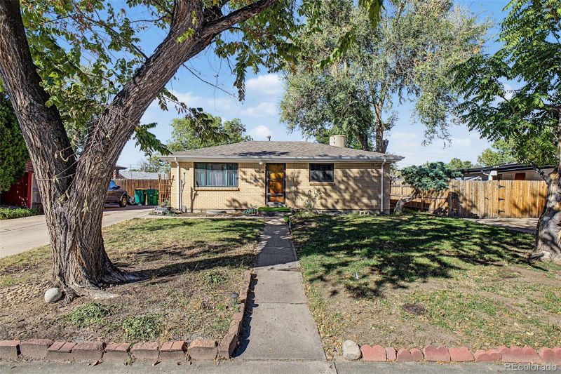 3015 Carson St, Aurora, CO 80011
