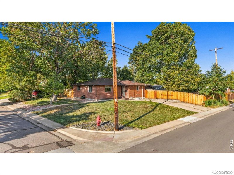 1490 S Zephyr St, Lakewood, CO 80232