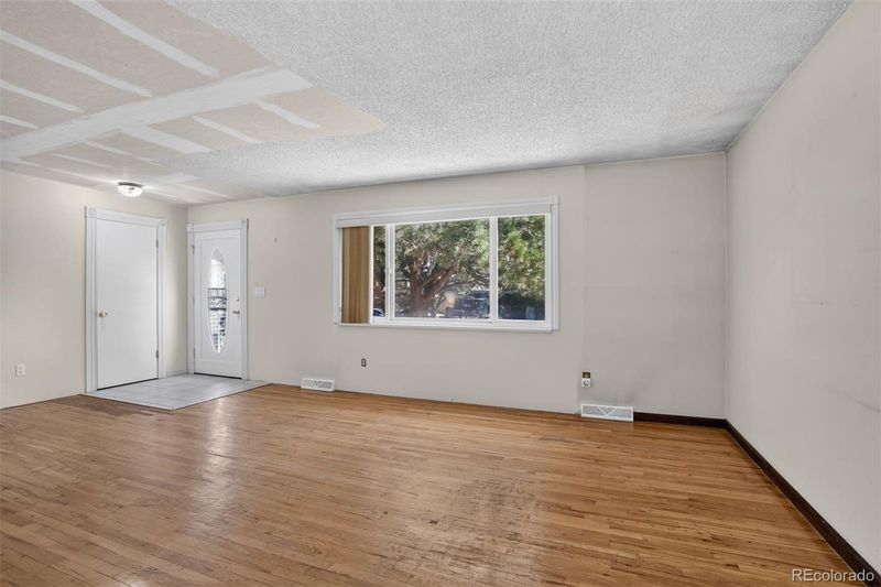 2885 S Teller St, Denver, CO 80227
