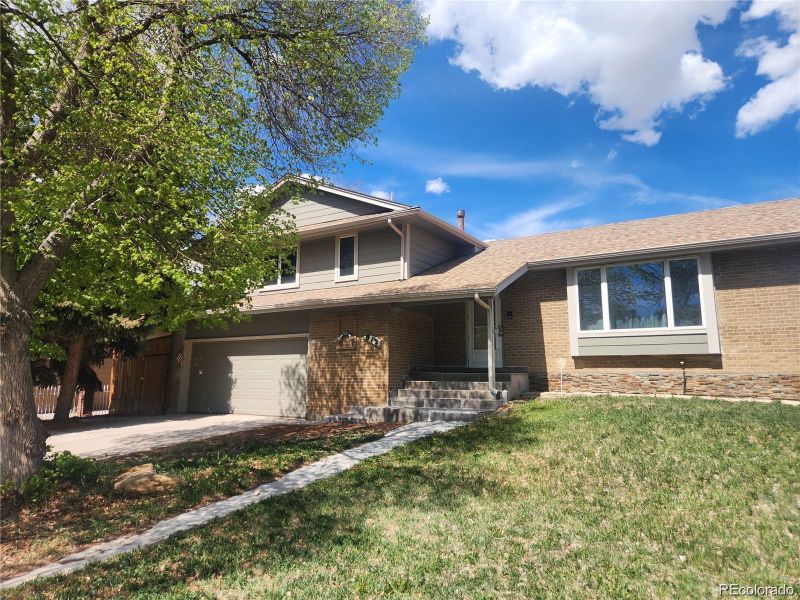 812 S Ouray St, Aurora, CO 80017