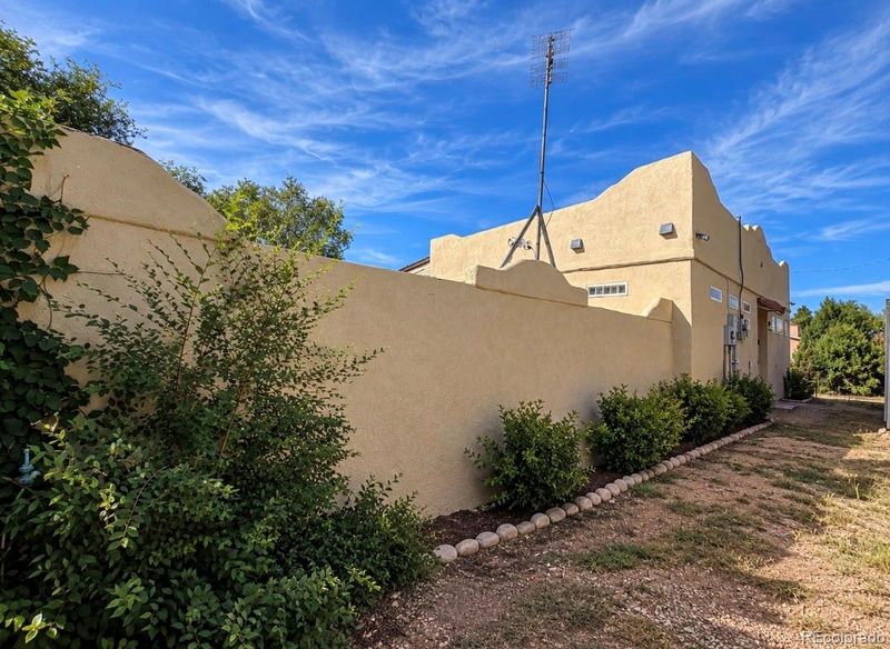 211 Vercelli Dr, Pueblo, CO 81005