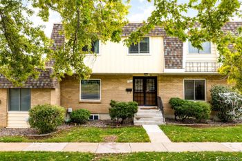 689 S Zinnia Ct, Lakewood, CO 80228