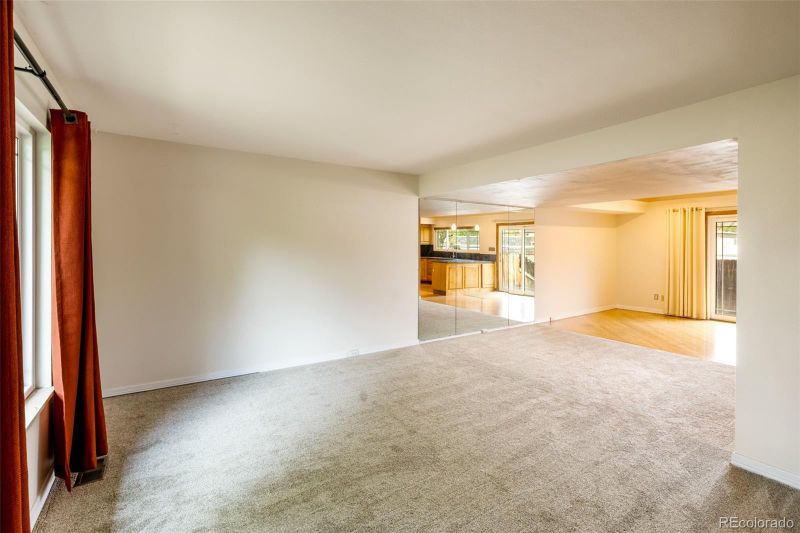 689 S Zinnia Ct, Lakewood, CO 80228