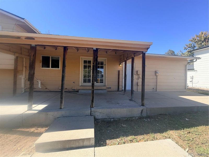 2052 S Salida St, Aurora, CO 80013