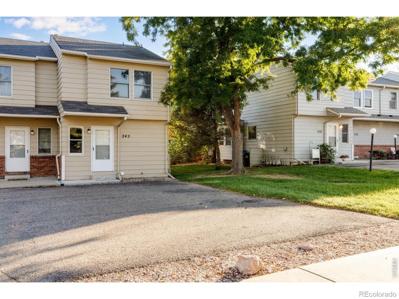 242 E 42nd St, Loveland, CO 80538