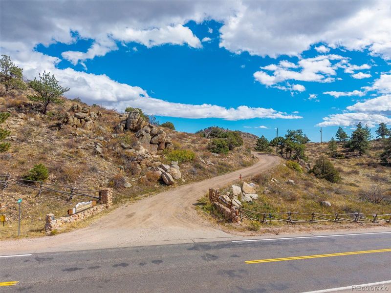 22 Mount Axtell Dr, Livermore, CO 80536