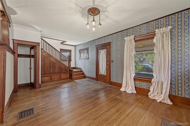 116 E Columbia St, Colorado Springs, CO 80907