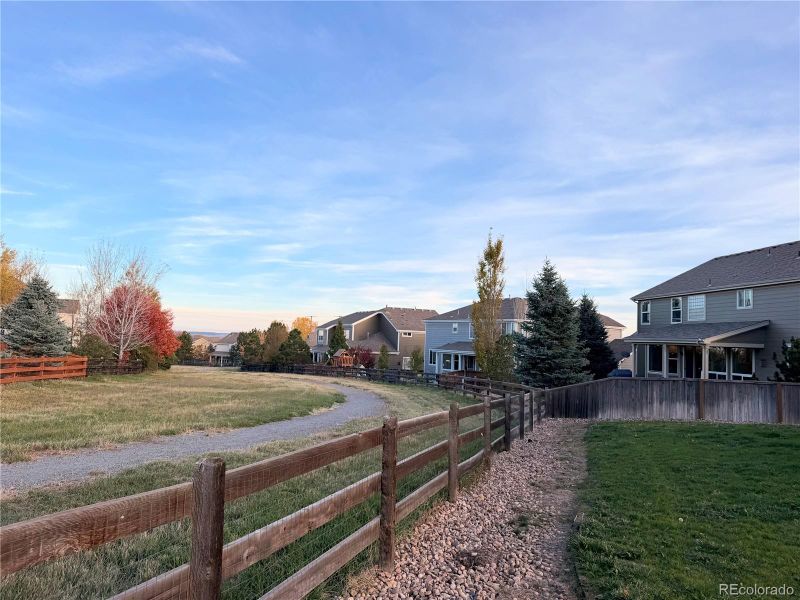 593 Kryptonite Dr, Castle Rock, CO 80108