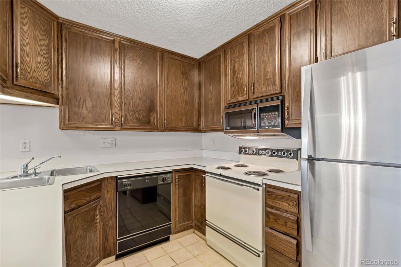 3470 S Poplar St #302, Denver, CO 80224