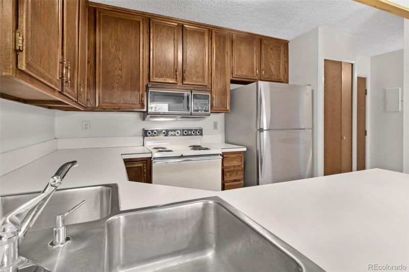 3470 S Poplar St #302, Denver, CO 80224