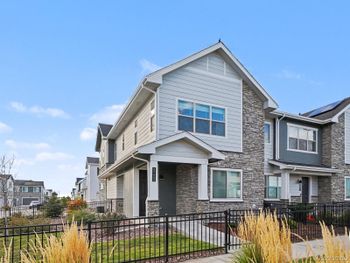 27662 E 1st Ave, Aurora, CO 80018