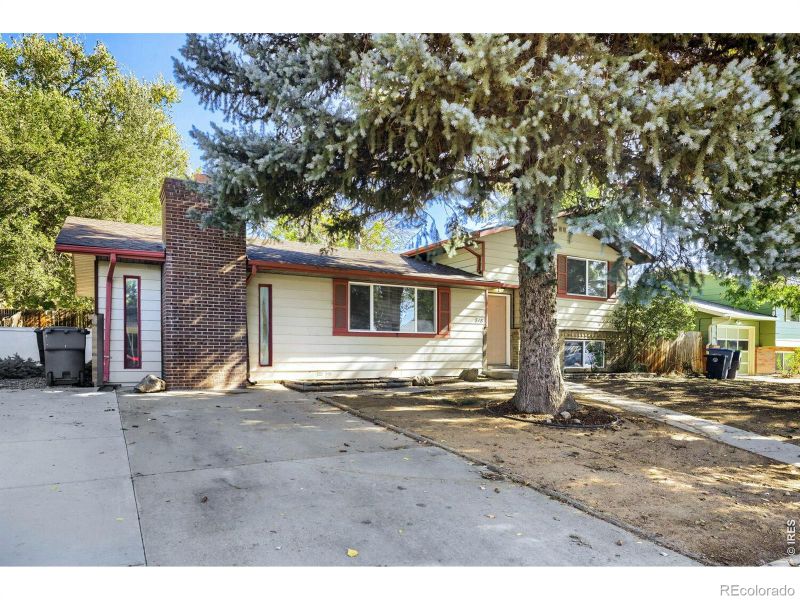 818 Hubbard Dr, Longmont, CO 80504