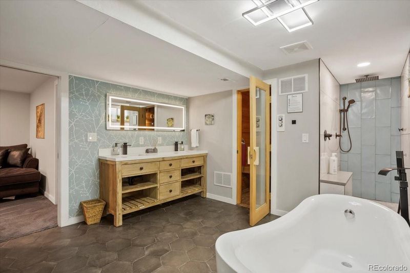 6053 Uno St, Arvada, CO 80003